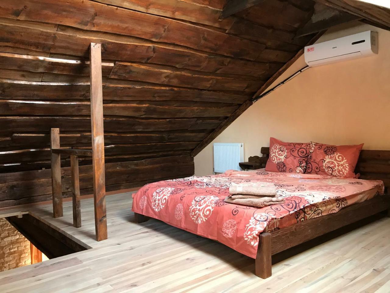 Apartament Two-floor And 2-х этажные и студия в самом центре